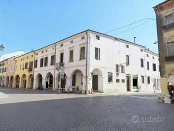Immobile in asta di 521 m² con 3 locali e box auto