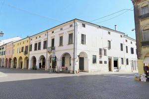 Immobile in asta di 521 m² con 3 locali e box auto