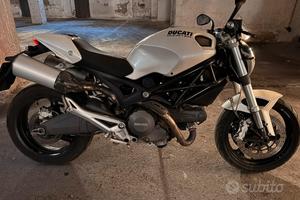 Ducati Monster 696