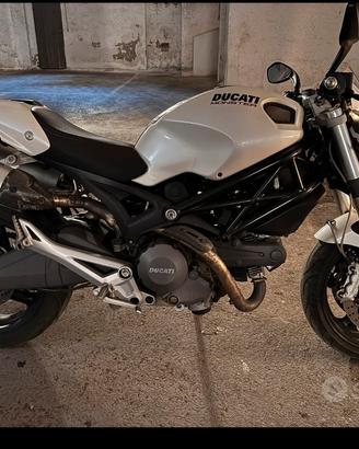 Ducati Monster 696
