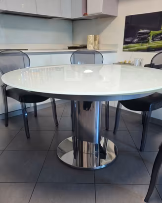 Tavolo in vetro con piedistallo in acciao 