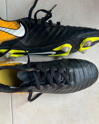 Tiempo: scarpe da calcio tacchetti di ferro