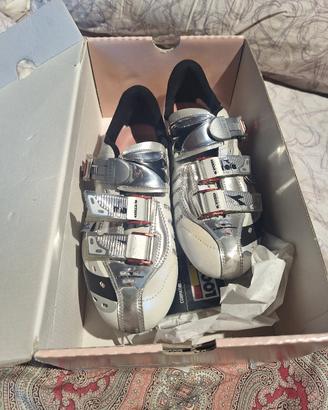 Scarpe da ciclismo su strada