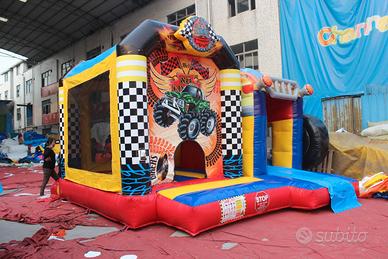 Gioco gonfiabile per bambini tema macchina 