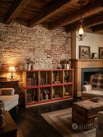 Lbreria a casellario in legno con bordature rosse