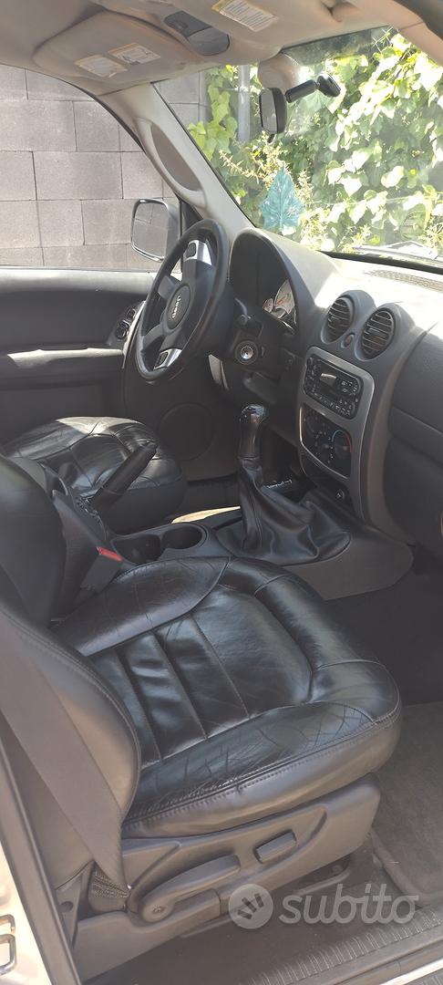 Jeep Cherokee 2004 photo 3