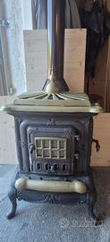 stufa a legna antica in ghisa 