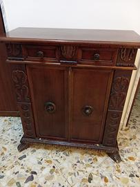 Mobili e comodini antichi per la casa