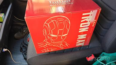 action figure iron man casco