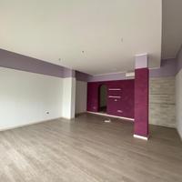 Maerne - negozio in pieno centro con vetrine front