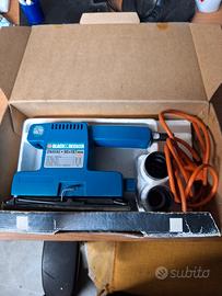 levigatrice black decker 