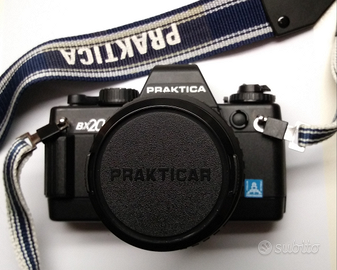 Praktica BX20 con ottica 50mm, flash e accessori