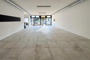 NEGOZIO A PORTO MANTOVANO