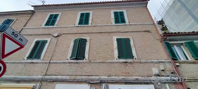 Appartamento con terrazzo abitabile in via Roma