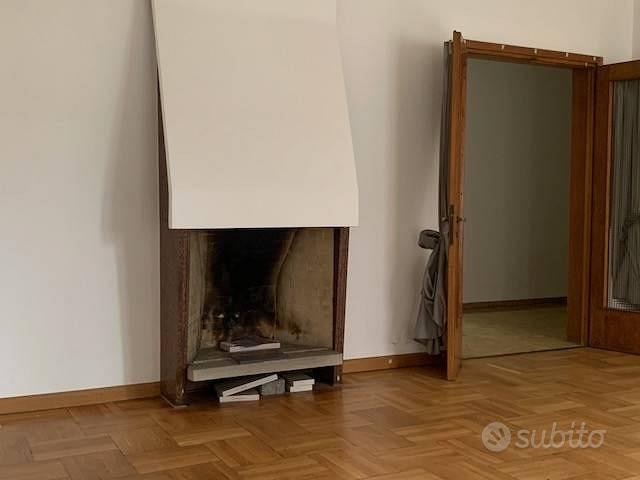 Appartamento di 207 m² con 5 locali e box auto a U