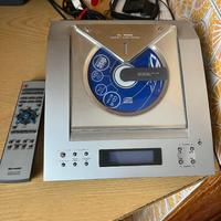 Riproduttore CD e sintonizzatore Radio SHARP