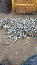 Bulloni zingati nuovi con dado con chiave da 24 lu