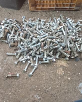 Bulloni zingati nuovi con dado con chiave da 24 lu