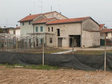 Casa singola con giardino