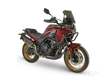 Adventure patente A2 con valigie SWM Versante 550