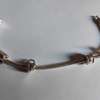 Bracciale PANDORA con charms e scatole