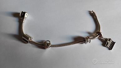 Bracciale PANDORA con charms e scatole