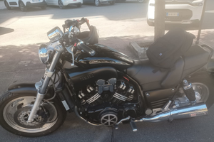 Yamaha V max 2000