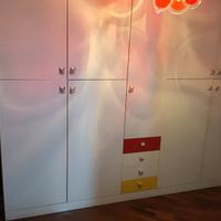 Armadio in legno bianco