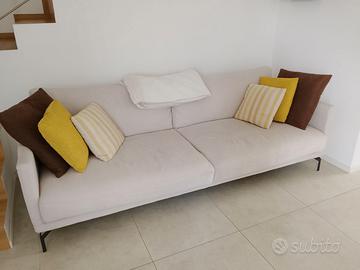 camera da letto e divano