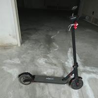 monopattino elettrico.