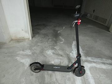 monopattino elettrico.