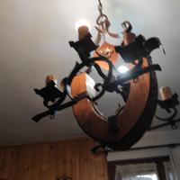 Lampadario rustico vintage in legno ferro battuto
