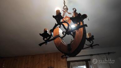 Lampadario rustico vintage in legno ferro battuto