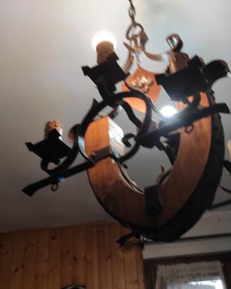 Lampadario rustico vintage in legno ferro battuto