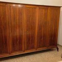 armadio in legno d'epoca 