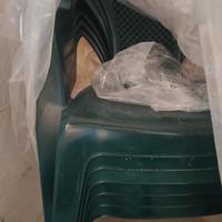 tavolo e sedie in plastica verdi