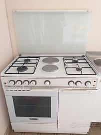 Cucina, frigorifero, lavello