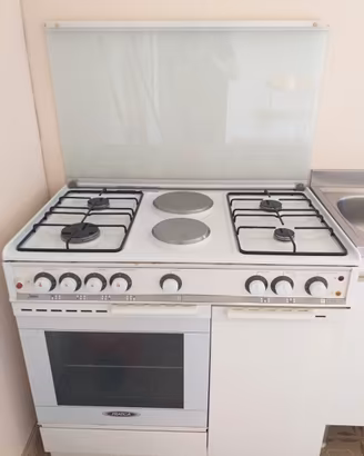 Cucina, frigorifero, lavello