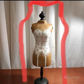 manichino in cartapesta 