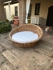 Divano in vimini intrecciato