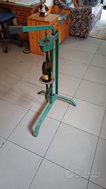 attrezzo per imbottigliare