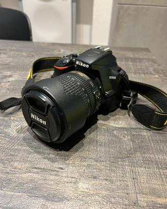 Nikon D3500 con obiettivo Nikkor 18-105