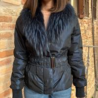Piumino blu con pelliccia e cintura rimovibili