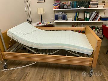 Letto degenza ospedaliera accessoriato