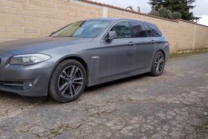 BMW serie 5 25 tutti tagliandi  è effettuato. docu