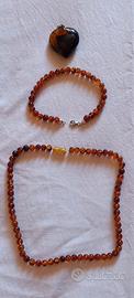 collana bracciale e ciondolo ambra