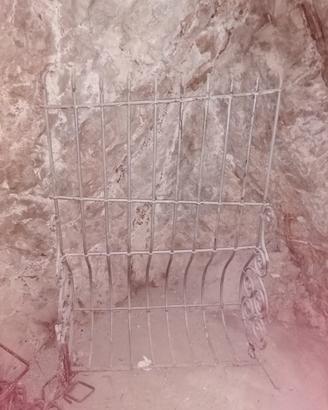 antica grata in ferro battuto 