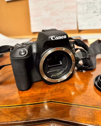 Canon EOS 200D