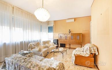 ELEGANTE QUADRILOCALE AL TERZO PIANO CON SOFFITTA