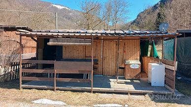 casetta in legno e roulotte